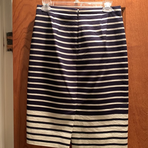J. Crew womens pencil skirt. Navy & cream striped. Size 0 - Picture 7 of 7